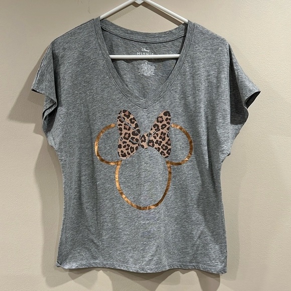 Disney Tops - 🔥Gray Disney Shirt with Leopard Print Bow🔥